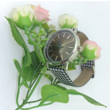 Moda mujer reloj mano cuarzo diseño barato venta al por mayor reloj
